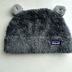 Patagonia 5T Fleece furry friend hat Forge Grey w/Drifter Grey like new